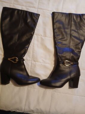 Women's Black Knee-High Block Heel Boots with Gold Accent